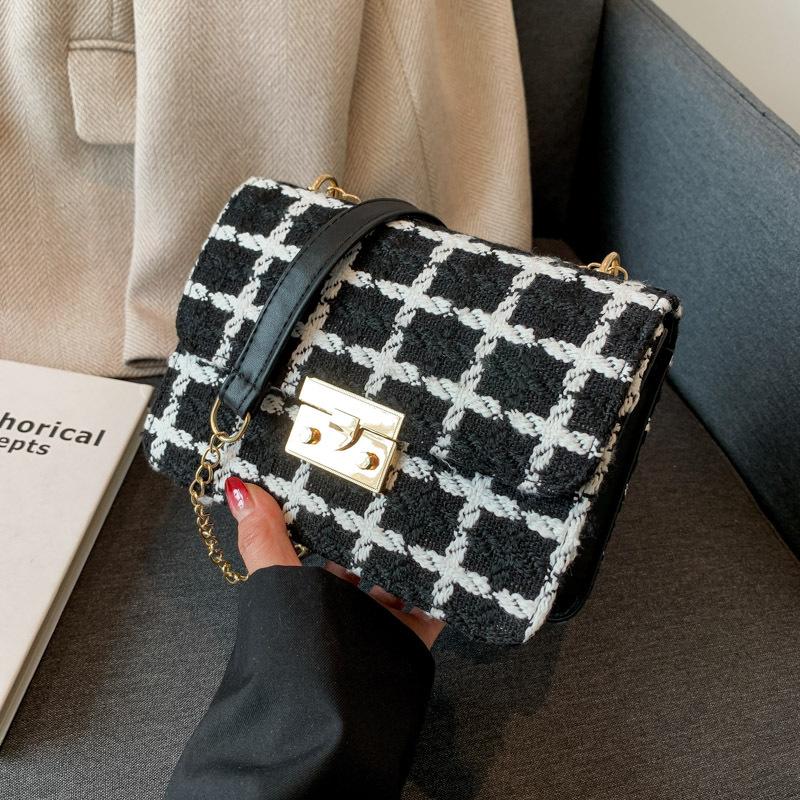 

Простий плед 2024 осінь новий замок плетіння модний іноземний стиль ланцюжок через плече жіноча маленька квадратна сумка чорний