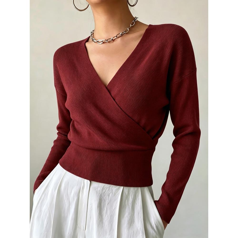 Maglione da donna a maniche lunghe in maglia tinta unita, elegante, scollo a V incrociato, aderente in vita, valorizza la figura, minimalista, camicetta