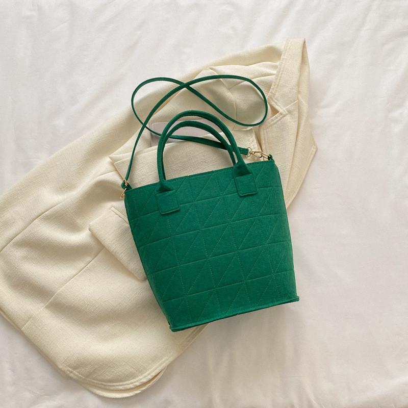 Fashionable Spring 2023 Womens Shoulder Bag Trendy Felt Bucket Bag With Inner Patch Pocket