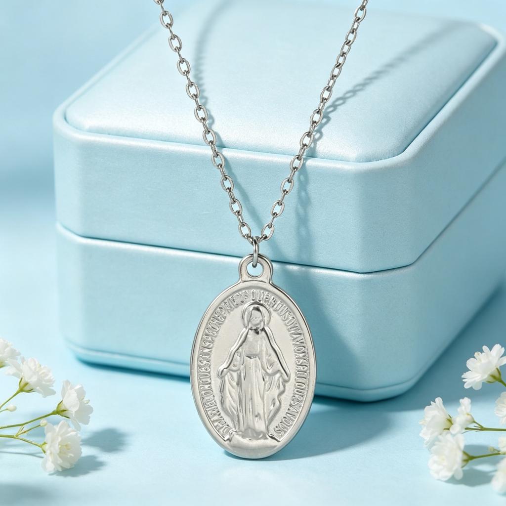 1PC Oval Shaped Necklace, Queen Coin Necklace, Stainless Steel Retro Talisman, Jewelry Accessories, Gifts