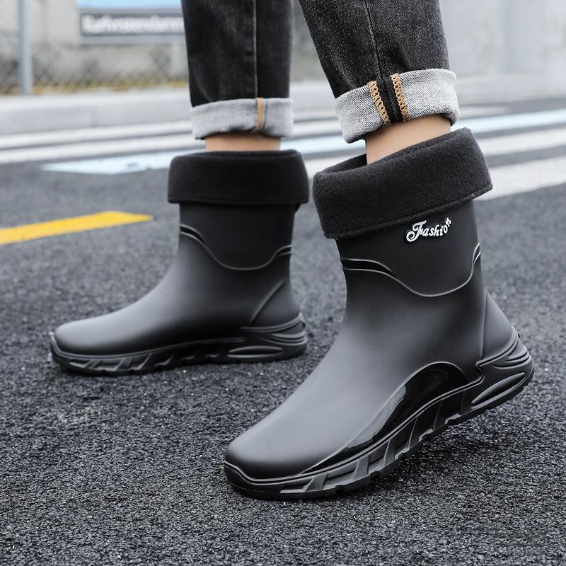 Winter new integrated fleece water shoes men's rubber shoes soft fleece waterproof and non-slip medium tube thickened rain shoes fixed cotton rain