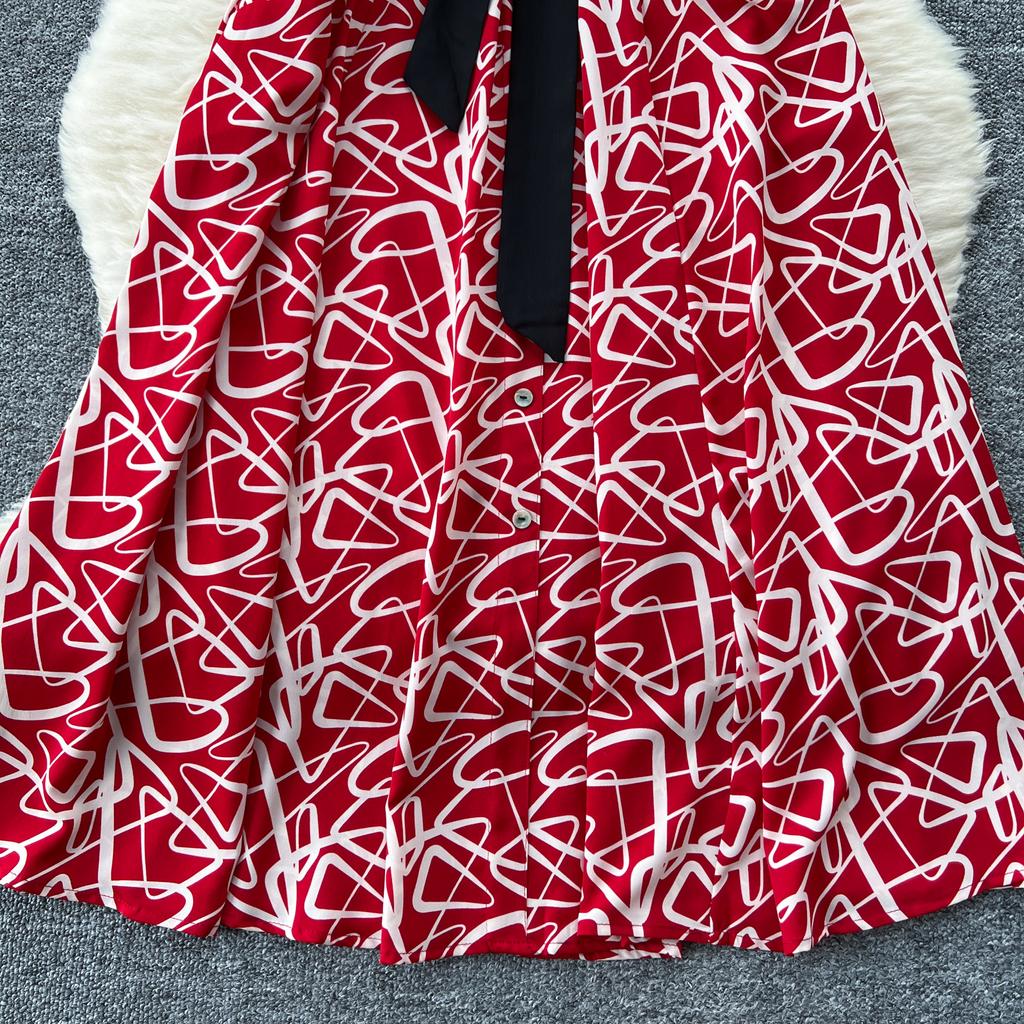 Letní dámské tištěné midi šaty s vintage výstřihem do V, krátkým rukávem a vysokým pasem, áčkové, jednořadé, ležérní šněrovací šaty