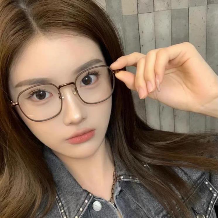 Chestnut Brown Anti-Blue Light Photochromic Lenses Eyeglasses with Advanced Skin-Whitening, Student Style, Myopia Correction