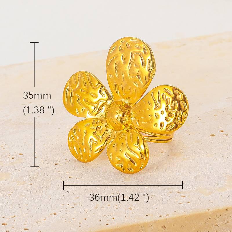 Titanium Steel Light Luxury European and American Golden Flower Clavicle Necklace 