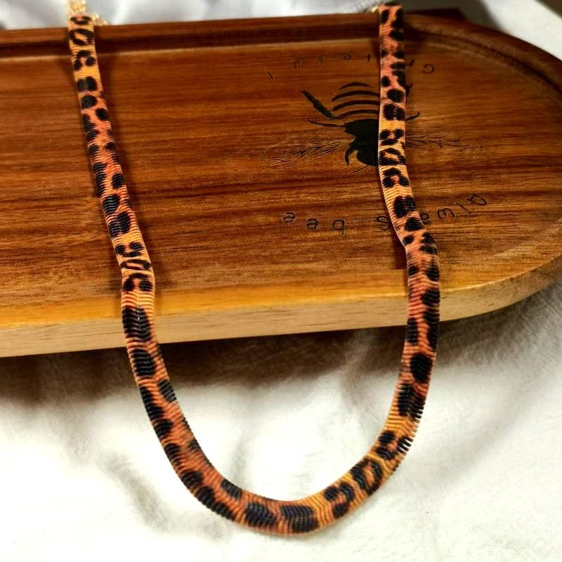 Fashion personality leopard print snake necklace retro luxury fashion temperament necklace