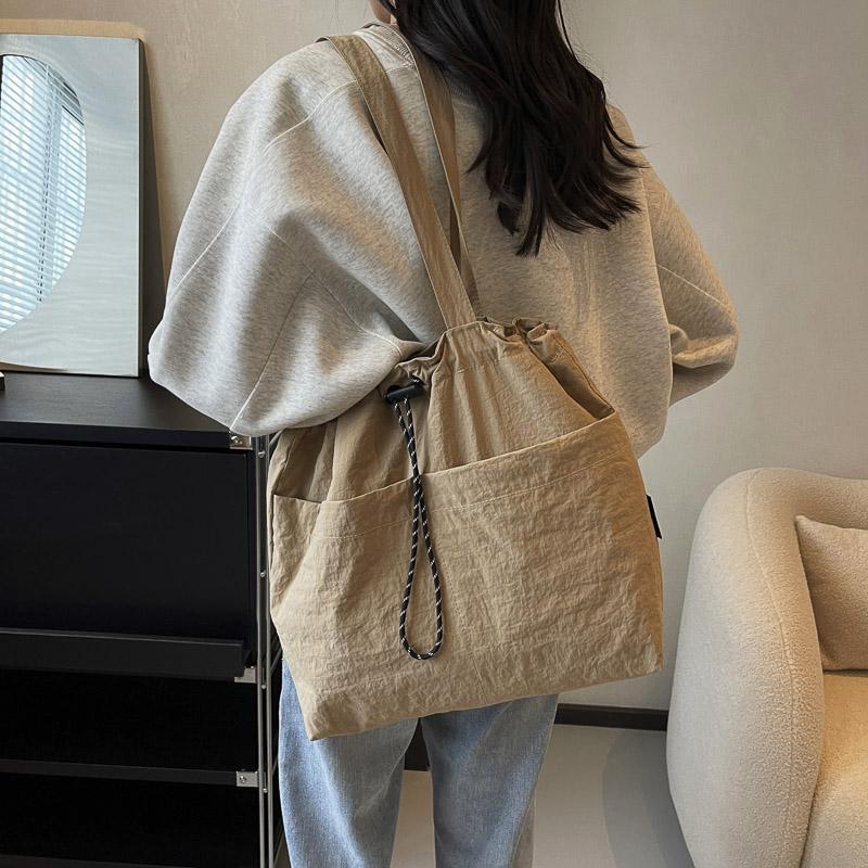 Женская сумка через плечо большой вместимости — фото 20