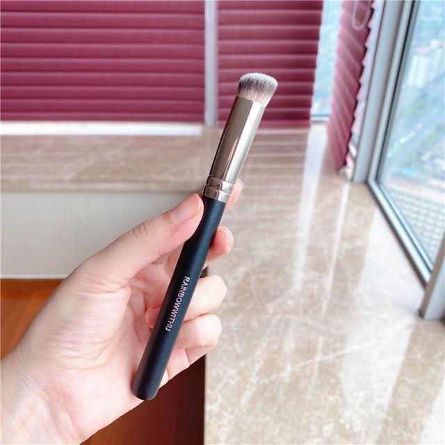 

Candy Drop - Foundation Brush / Concealer Brush 270 - Concealer Brush