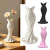 Ornamente mit formeller Kleiderform Vase 3D-Einteilige Formgebung Perlmuttstruktur Blumenarrangement-Ornament für Heimdekoration