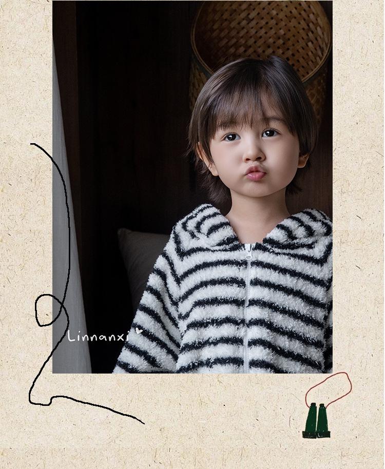 88291 Kinder Winter Gestreifter Einteiler & 25 Neue Kleine/Mittelgroße Korallenfleece Baby Warmes Set