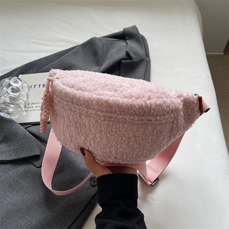 Lambswool Plush Crossbody Bag: 2024 Winter Versatile Small Chest Bag for Women In Solid Colors