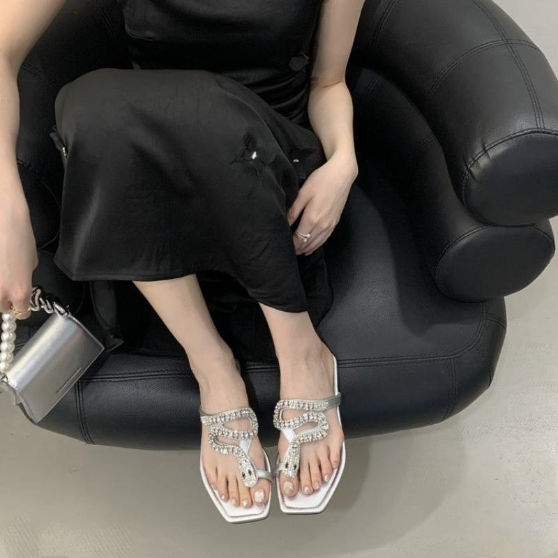 Summer New Serpentine Rhinestone Fairy Clip-in Slippers Upper Toe Flat Cool Women Soft Sole Low Heel Slip Beach Shoes