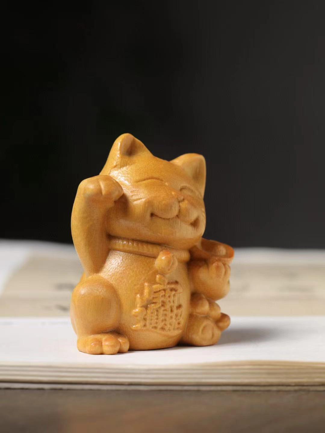 Golden Sandalwood Lucky Cat Ornament: Wenge Wood Desktop Decoration, Creative Carving, Handheld Shelf Display