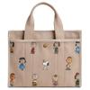 Coach X Peanuts Μπεζ Καμβάς Τσάντα Tote Cargo με Εκτύπωση Snoopy & Χρυσά Μεταλλικά Μέρη για Καθημερινή Χρήση