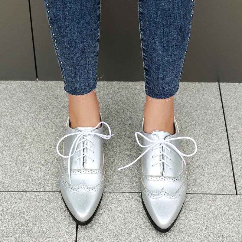 Plus Size 41 42 43 Spring Autumn New  Pointed Toe British Style Brogue Shoes Cross Lace Up Casual Flats Silver Retro Oxfords