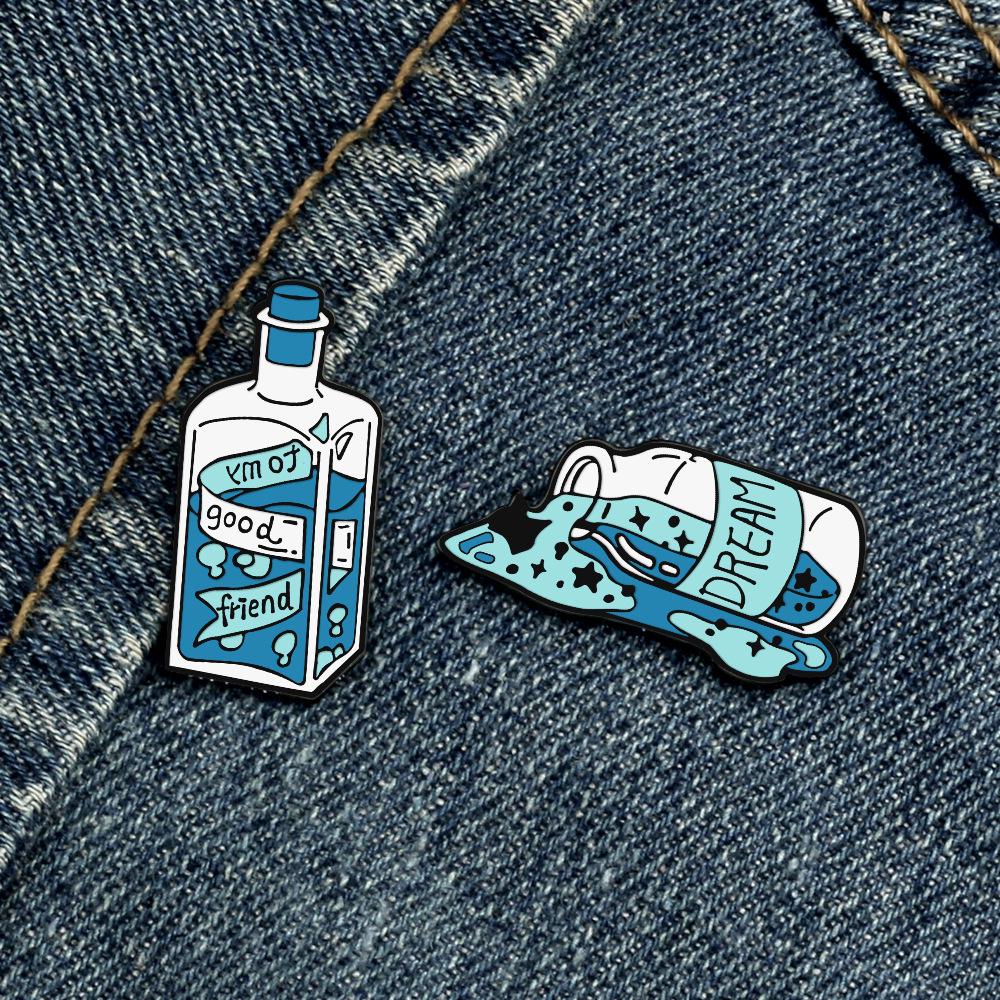 Creative Couple Cartoon Brooch: Cute Japanese Style Alloy Badge, Student Gift, Football Design