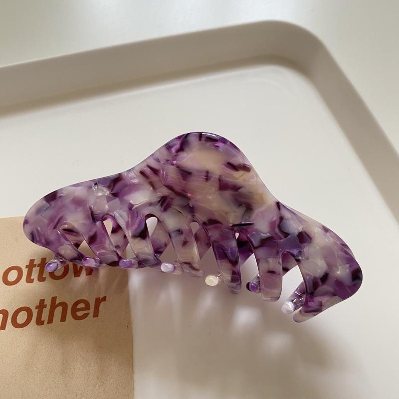 Eyecatching Hair Acetate Claw Clip With Elegant Hollow Stripe Design For Fashion Enthusiasts