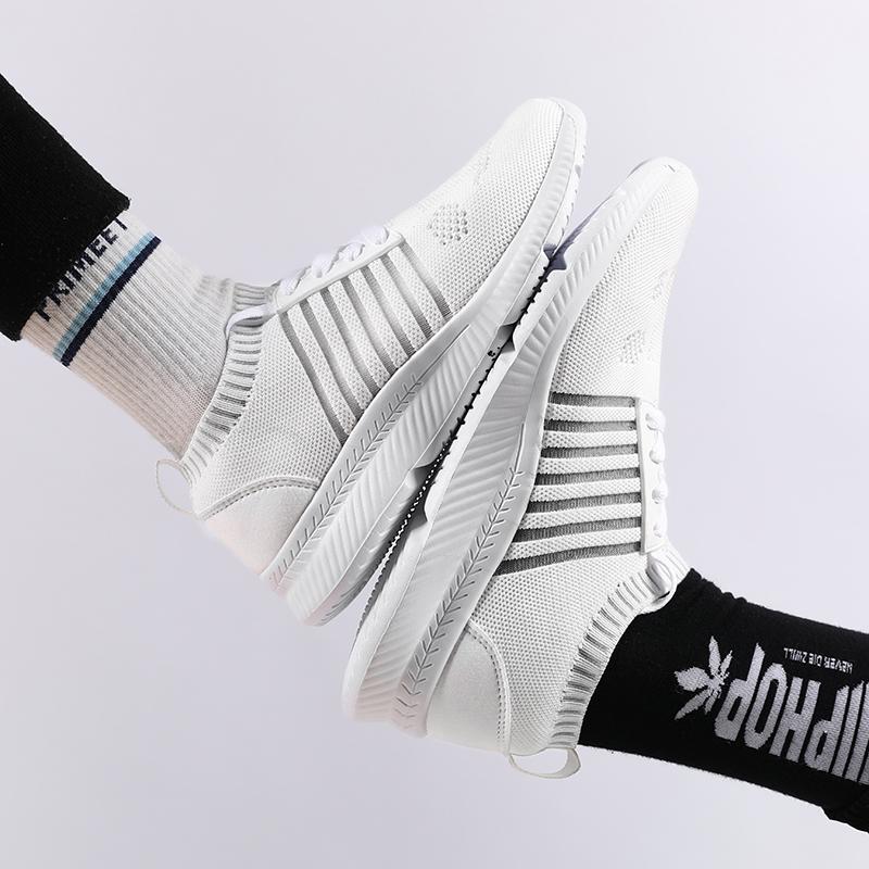 

Пара уличных сетчатых повседневных кроссовок для бега на шнуровке, дышащая