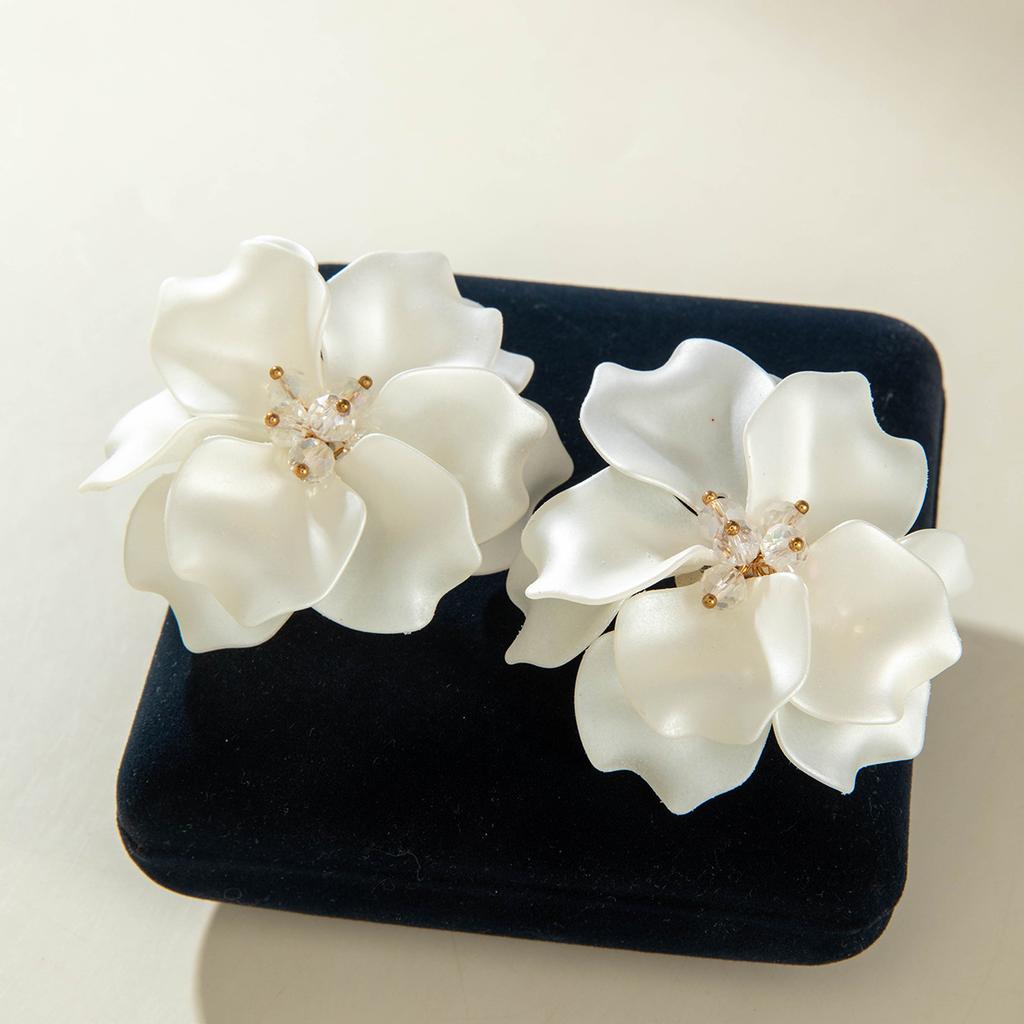 Accessories, Fresh Fringed Camellia Flower Earrings, Three-dimensional Pearl Earrings Earrings