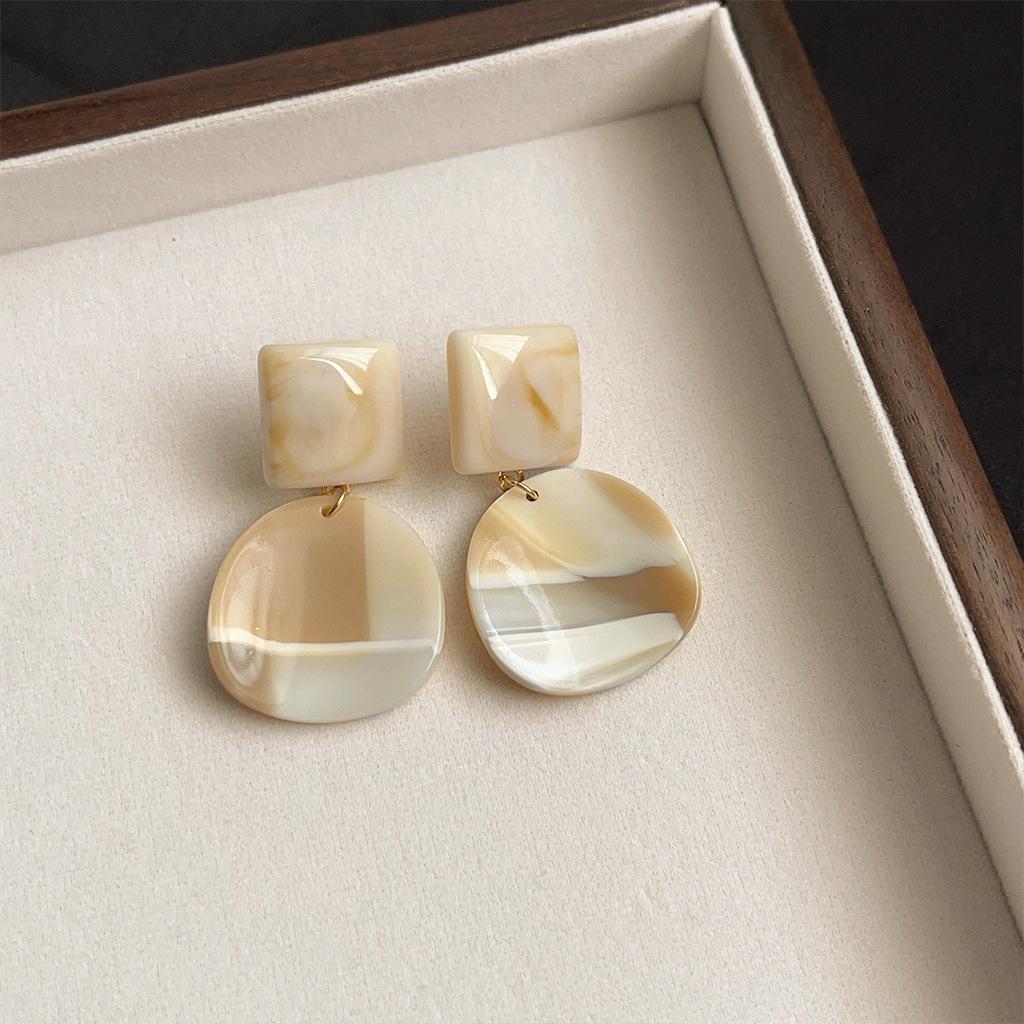 Vintage Maillard Coffee Earrings Women's Literary Temperament Acrylic Smudge Earrings Niche High-end Autumn and Winter Earrings