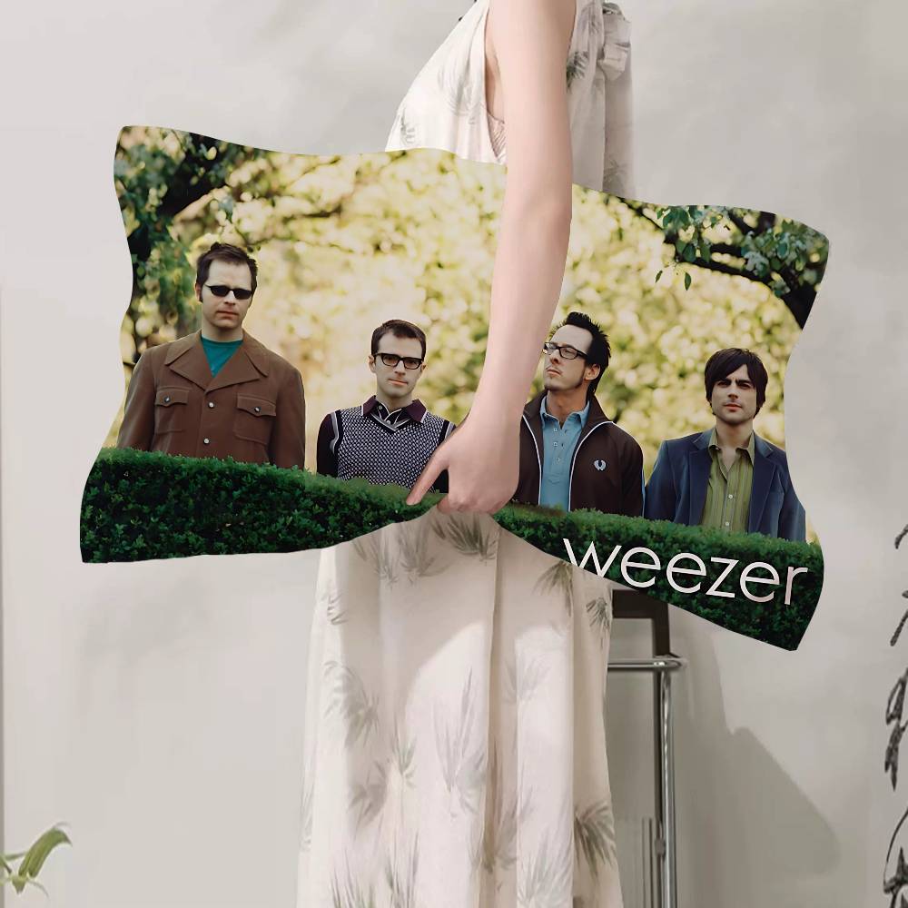 Classic Alternative Rock Band W-Weezer Quick-Drying Polyester Pillowcase, Non-Slip, With A Secure Design New Style Anti-Scalp