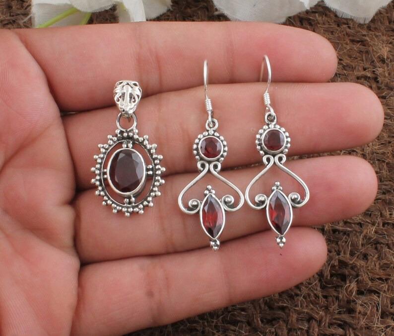 

Комплект ювелирных изделий с гранатом, дизайнерские украшения, эффектные украшения, украшения в стиле бохо, подарок для нее, серебряные серьги, кулон, серебро 925 пробы