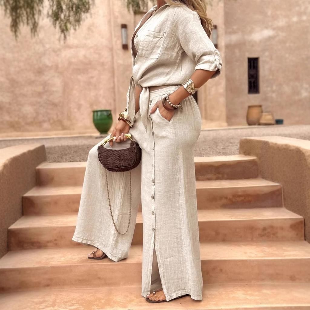 Damska koszula w kolorze oliwkowym zapinana na guziki z wiązanym dołem i zestaw szerokich spodni