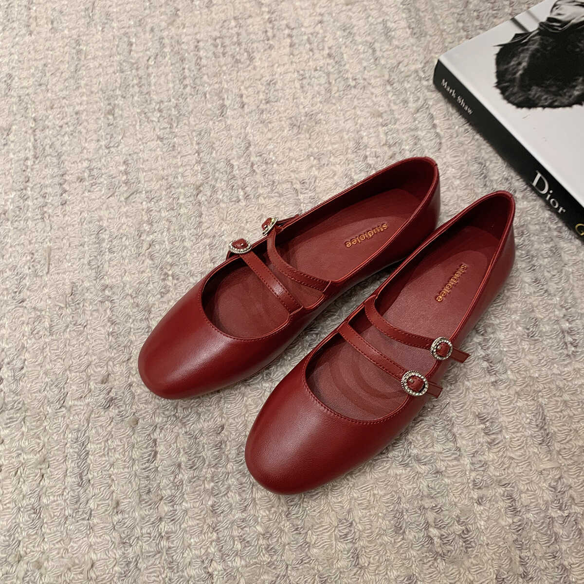 

Sheepskin version of grape mother, the same round head double buckle with Mary Jane shoes, women s commuting low-heeled flat-soled single shoes, genui 40