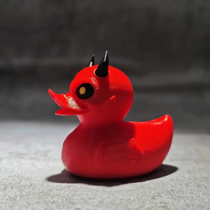3D-печатная статуэтка Дьявольская Утка Темная Дьявольская Утка Готический Стиль Подарок Хэллоуин Маленькая Дьявольская Утка Настольное Украшение для Помещений и Улицы