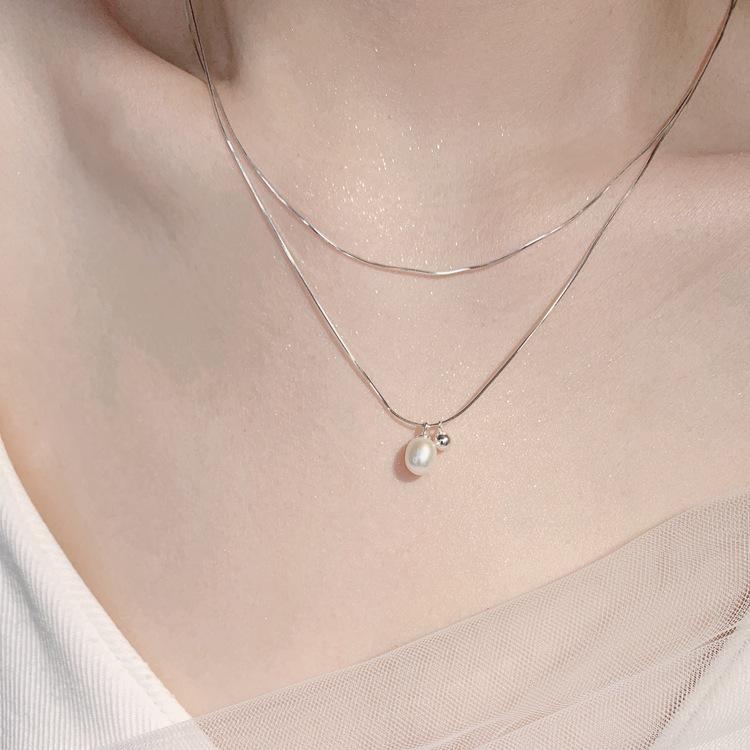 Niche double-layer pearl necklace for women's Korean simple and cold style advanced stacking design temperament snake bone chain