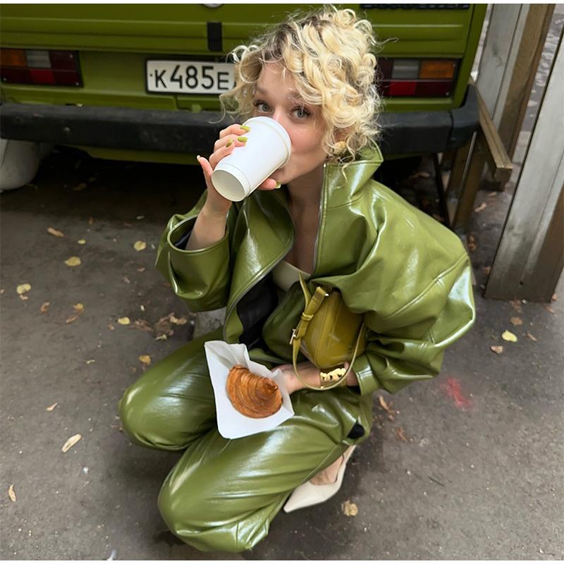 Women Green Stand Collar Leather Jacket Fashion Zipper Long Loose Outerwears Chic 2025 New Autumn Fashion High Street Lady Wear