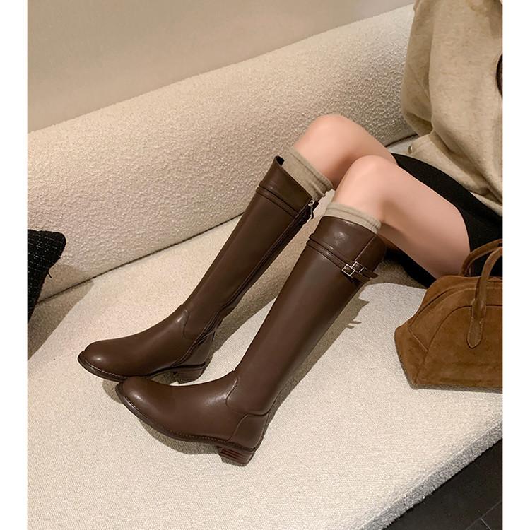 Star Boots of the Same Style 2025 Winter New Retro Belt Buckle Knight Boots Women's Small Cowhide Boots