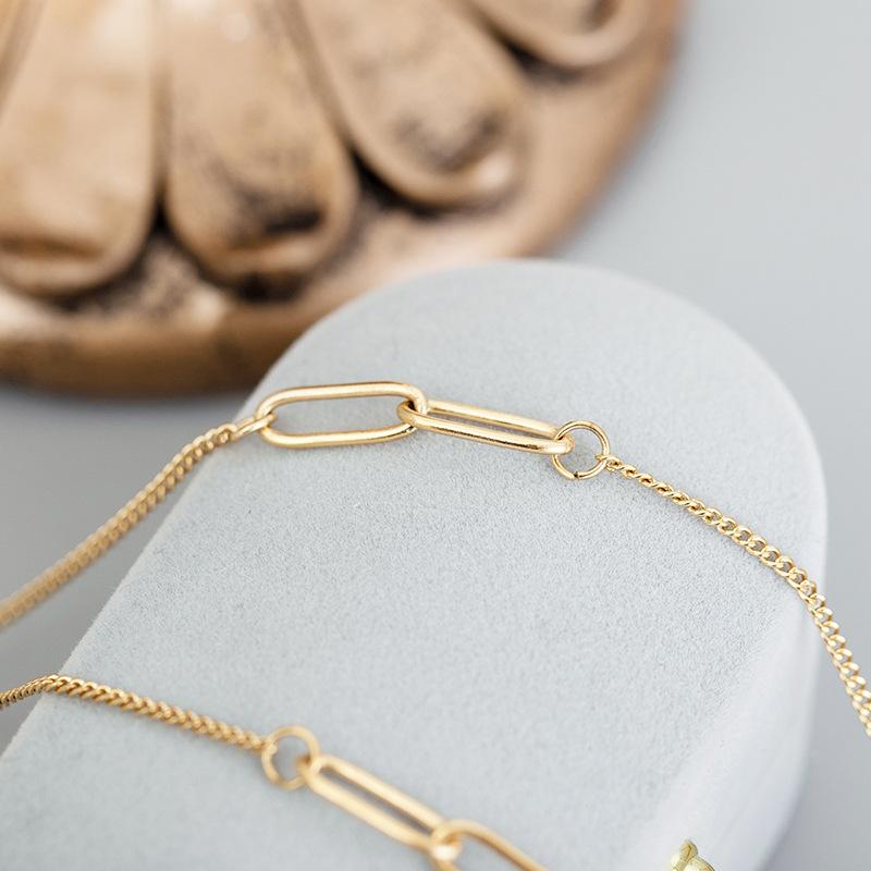 Zawieszka z literą M, Prosty naszyjnik ze stali tytanowej, Wysokiej klasy niszowy design, Łańcuszek ze stali nierdzewnej na obojczyk, Ozdoba naszyjnika dla kobiet