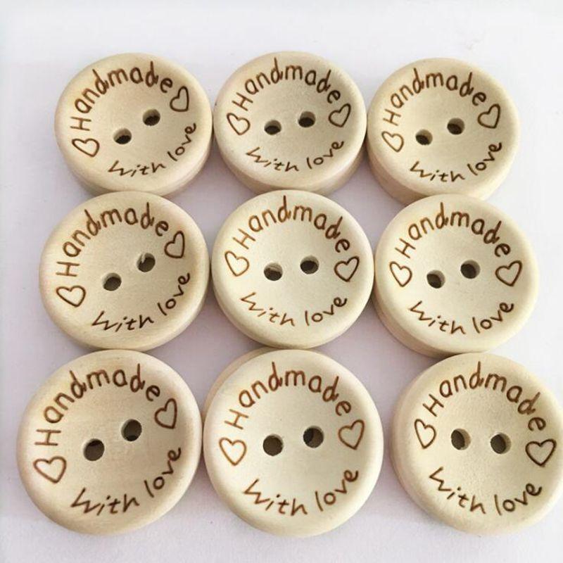 100 pezzi 15/20/25 mm intagliati fatti a mano con amore Bottoni in Legno Dorso Piatto 2 Fori Bottone di Legno Strumenti per Cucire Fai da Te Scrapbooking Artigianato