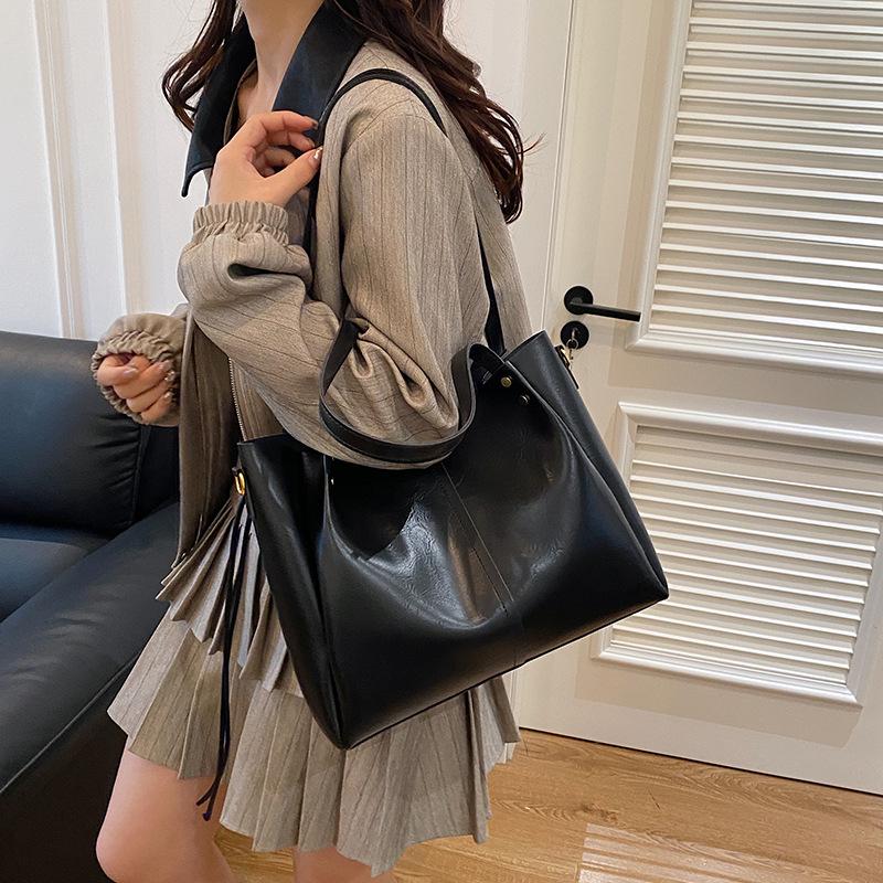 New Shoulder Bag European and American Retro Large Capacity Commuter Tote Bag Handbag Wide Strap Crossbody Bag Shoulder Bag