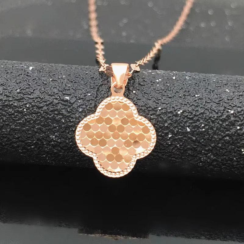 Exquisite Russian 585 Purple Gold Bright Dragon Scale Glitter Jumping Pendant Rose Gold Four-Leaf Flower Necklace (single pendant)