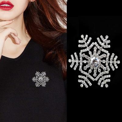 Snowflake Brooch, Christmas Gift Corsage, Clothing Versatile Diamond Ornament, Butterfly Show