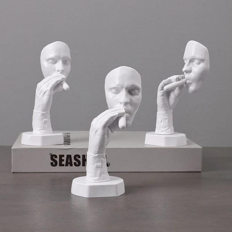 13.5cm Mini Smoking Man Statue Plastic Sculpture For Gentleman's Den Retro Bar Decor Abstract Silence is Golden Ornament Gift