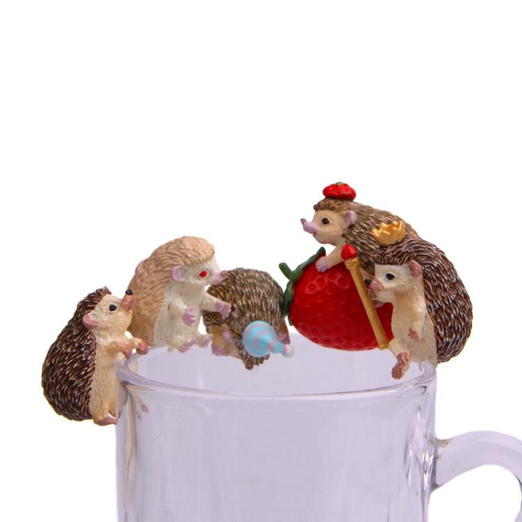 Cartoon Hedgehog Figure: Fresh Style Seaweed Ball Ornament for Desktop