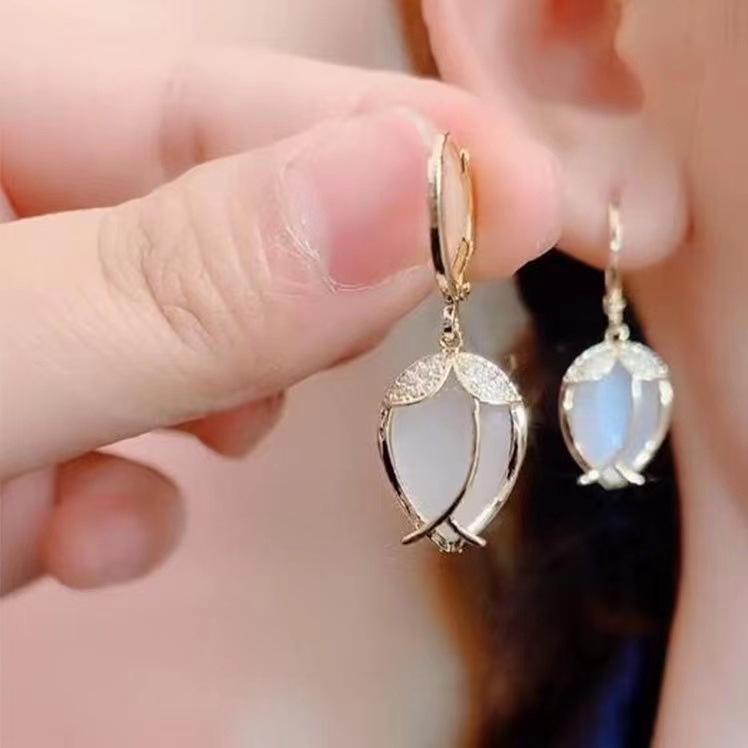 2023 High-End Tulip Ear Cuffs with Cat's Eye Stone Flower Dangle Earrings - Light Luxury and Versatile Fashion Jewelry