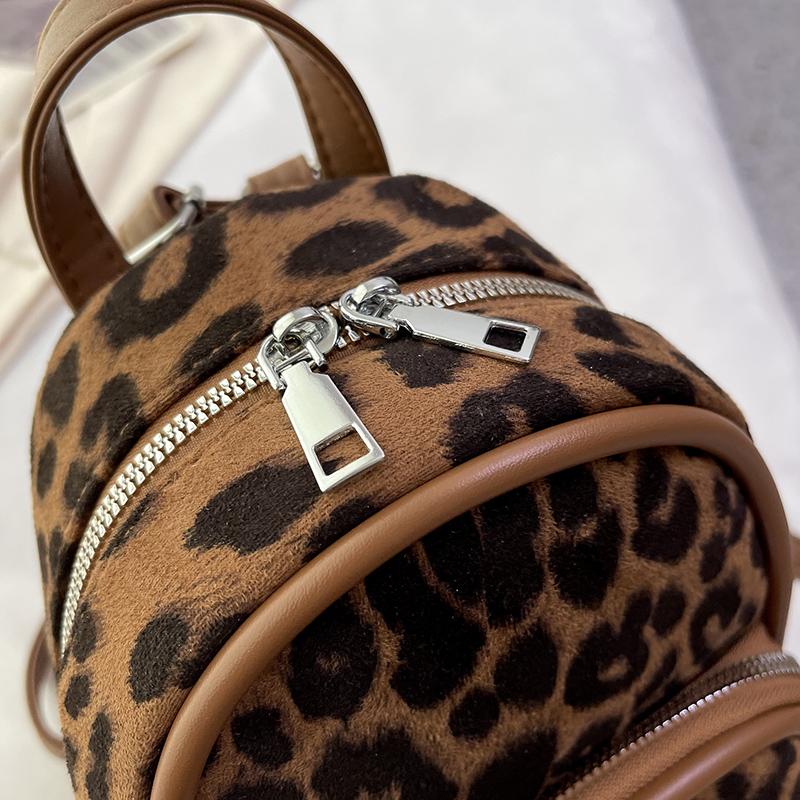 Mini nylonový batoh pro ženy Velkokapacitní cestovní tašky Neformální kosmetická taška Dámská taška Leopardí batoh