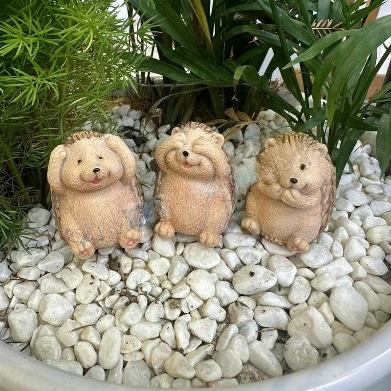 Cute Simulated Hedgehog Resin Animal Ornaments, Decorative Items for Courtyards, Living Rooms, Tabletops, Bookcases, and Handicrafts