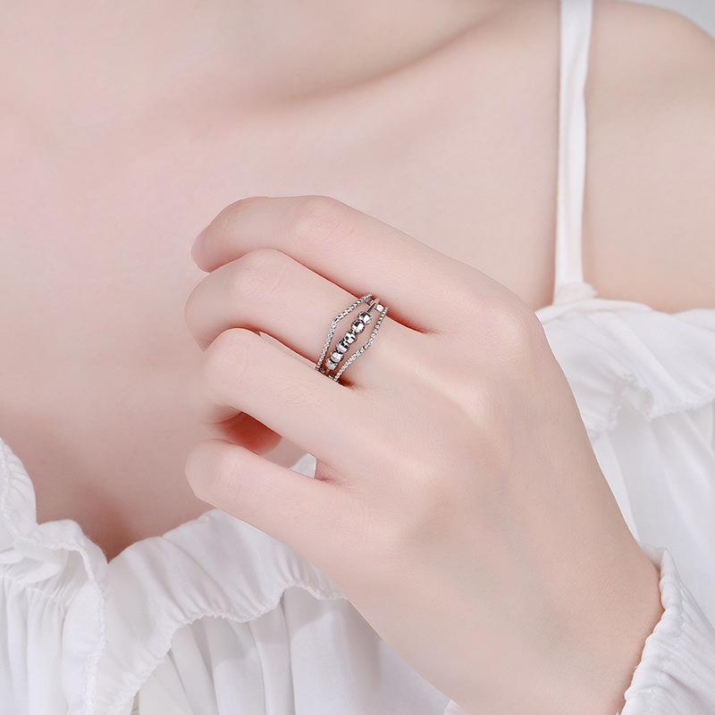 Adjustable Women's Polka Dot Beaded Ring for Anxiety Relief - Simple, Fashionable, and Rotating Design