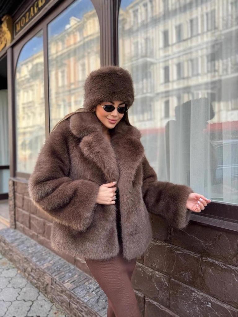 Damski zimowy płaszcz ze sztucznego futra lisa z kołnierzem garniturowym