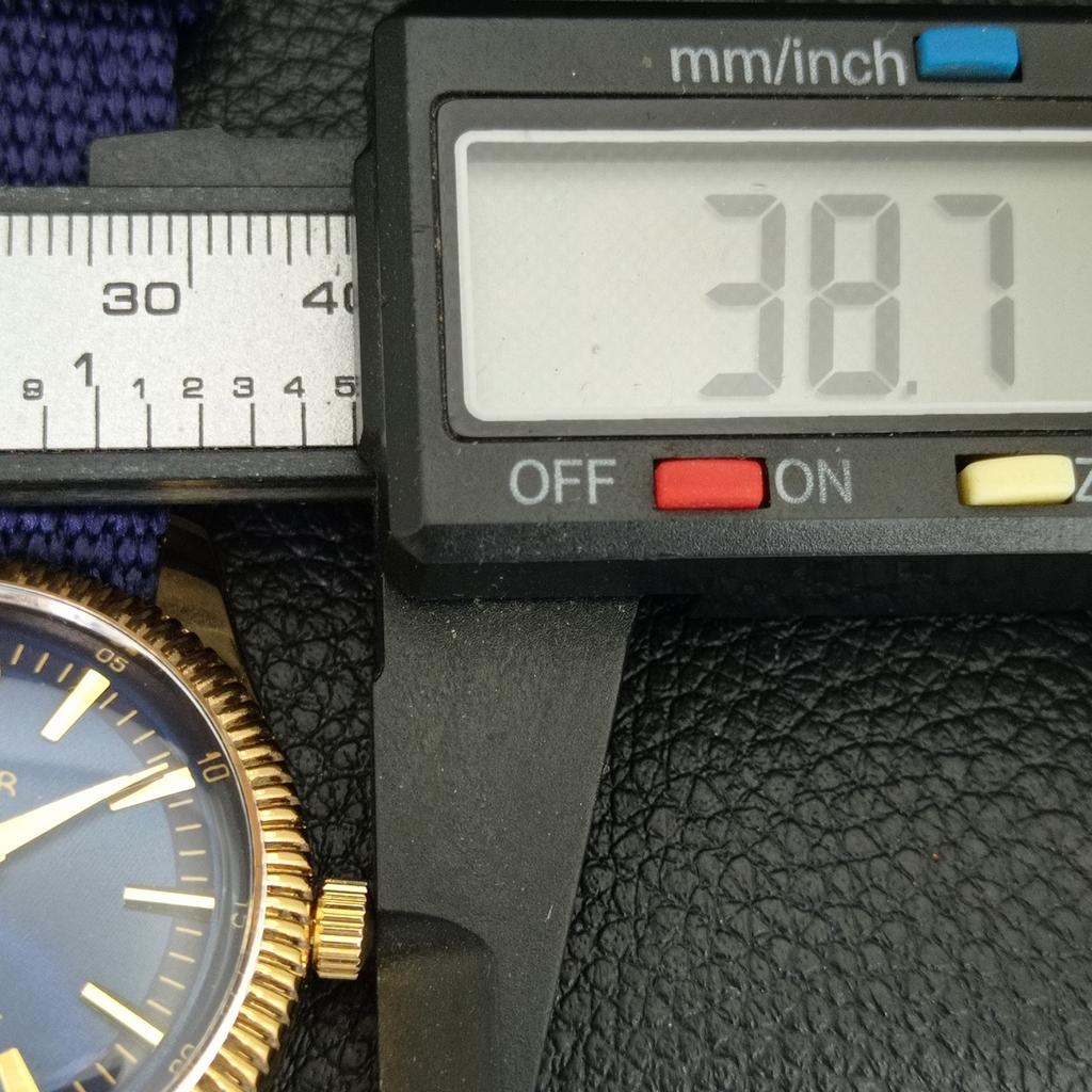 RELÓGIO MASCULINO SUÍÇO VINTAGE REFORMADO DE CORDA MANUAL COM MOSTRADOR AZUL a707407-1