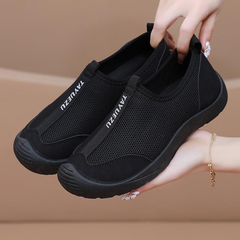 Summer new breathable mesh shoes women's thin flat shoes hollow fashion lightweight one-pedal sports and leisure mesh shoes