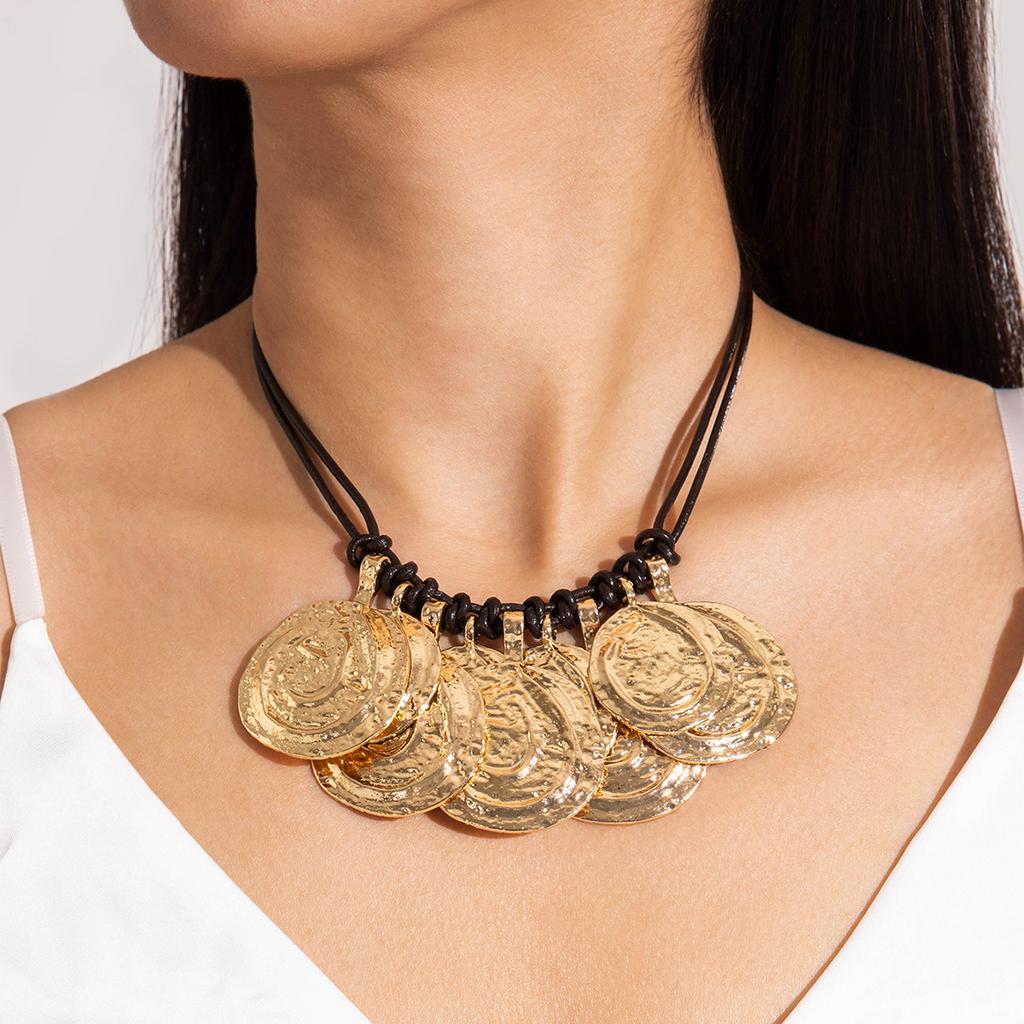 Retro Light Luxury Acrylic Beaded Necklace, Retro Three-dimensional Alloy Flower Pendant Necklace for Women