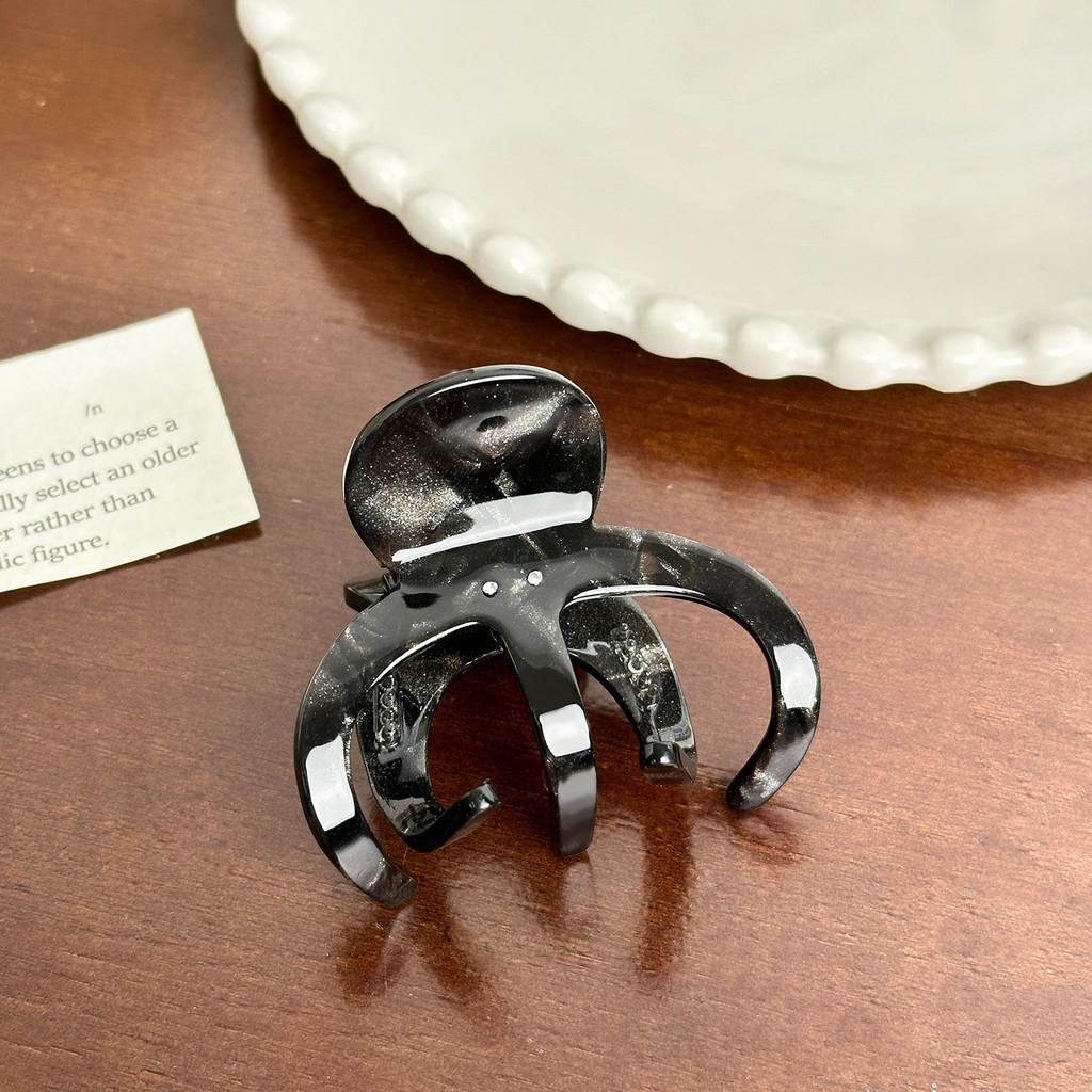 Chic Acetate Hair Claw Clips For Women In Unique Geometric Designs And Colors