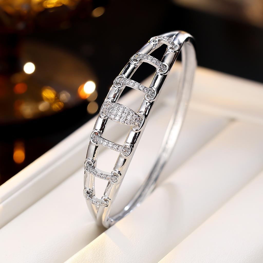 Fashionable Hollow Women's Light Luxury and High-end Versatile Zircon Trend Bracelet