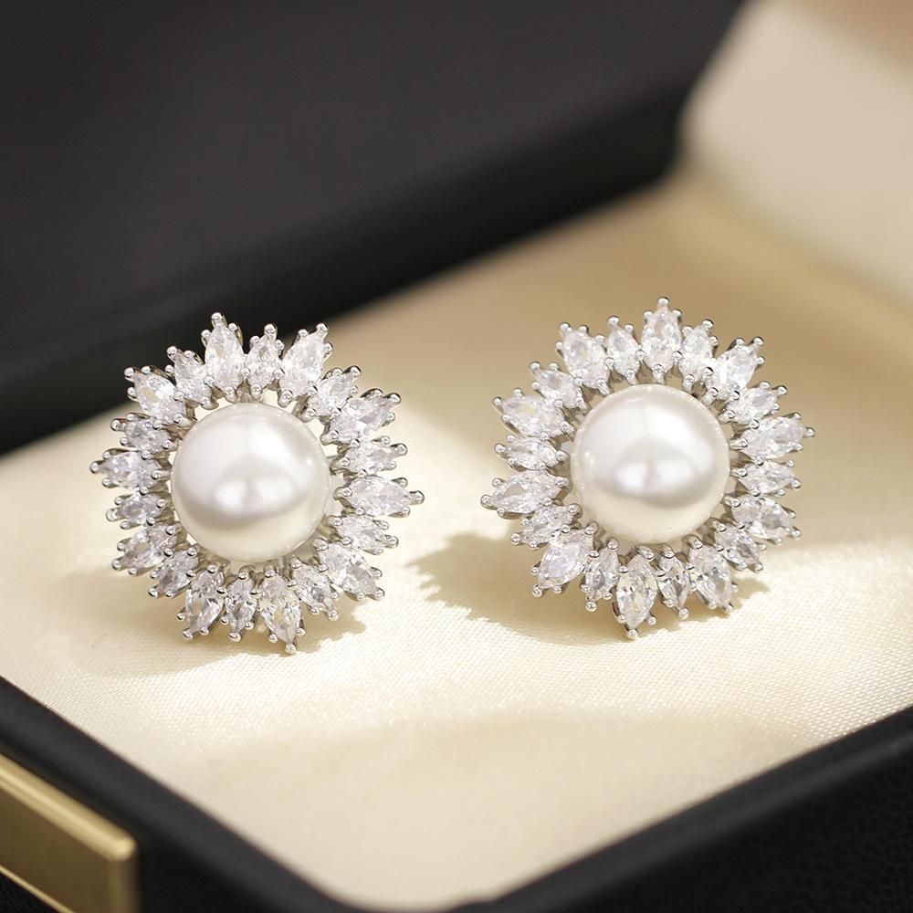 Light luxury high-end micro-inlaid zircon exaggerated pearl earrings gold-plated two-color earring-free earrings earrings and earrings for bridal earr