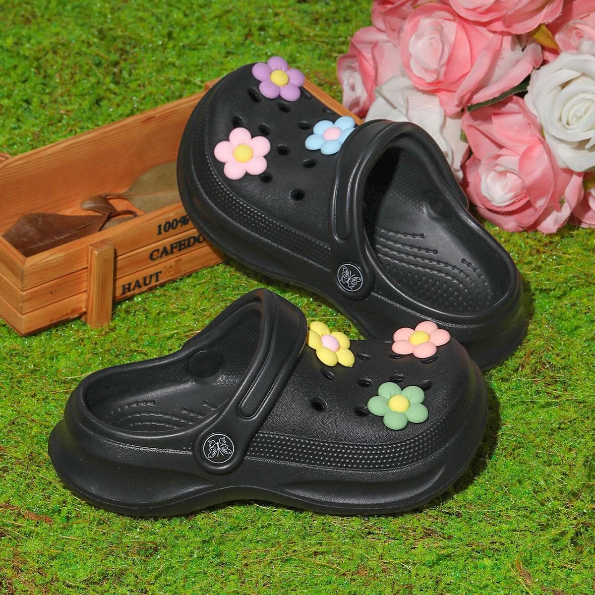 

Colorful and playful floral clogs, new garden shoes, comfortable and breathable children s shoes.168 24
